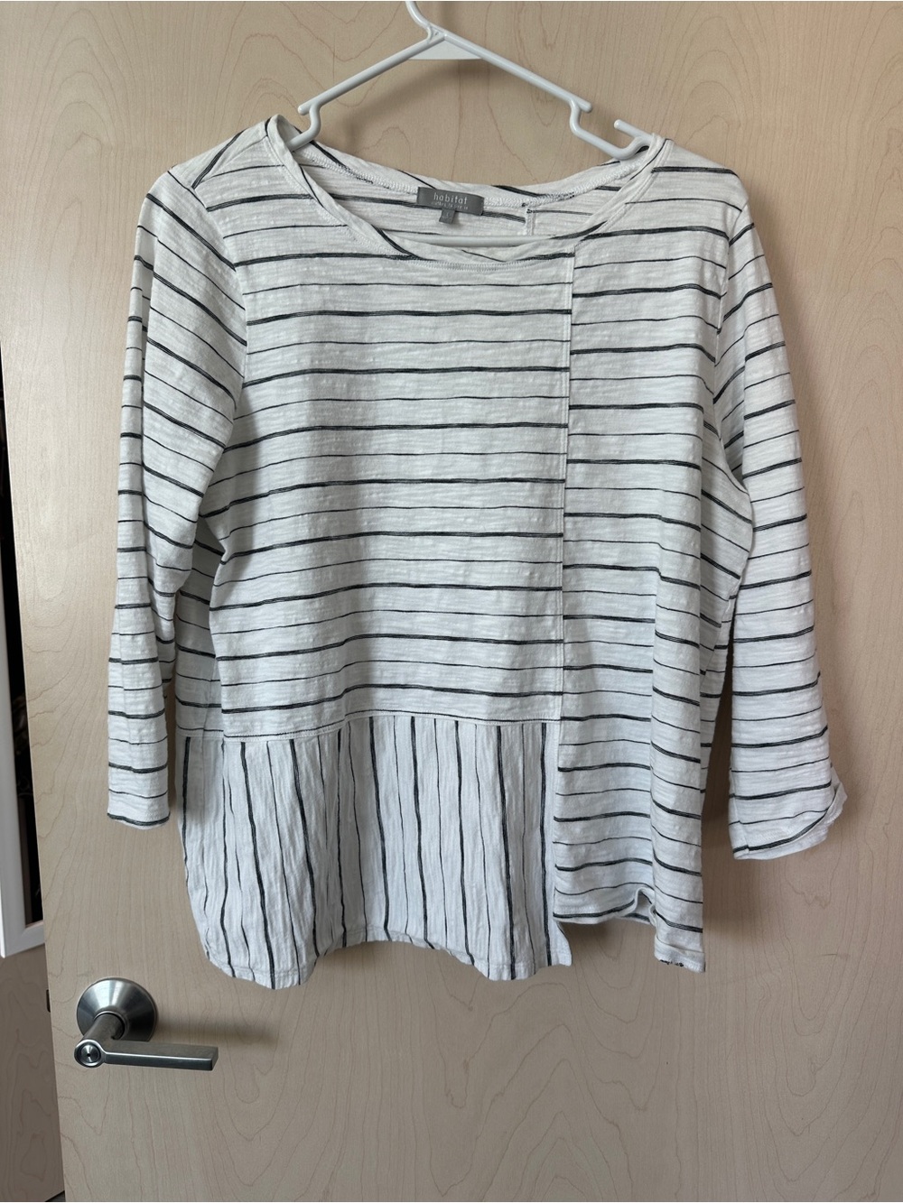 Habitat Womens SZ L Top 3/4 Sleeves White Black Stripe Round Neck Cotton